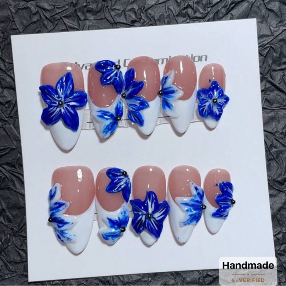 High quality Blue and White Floral Press-On Nails